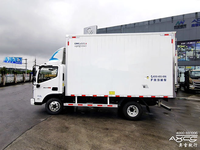 4.2米 北極熊 不銹鋼內(nèi)箱+高光鋁板外殼